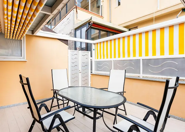 By Center And Sea By Interhome Apartamento Alassio