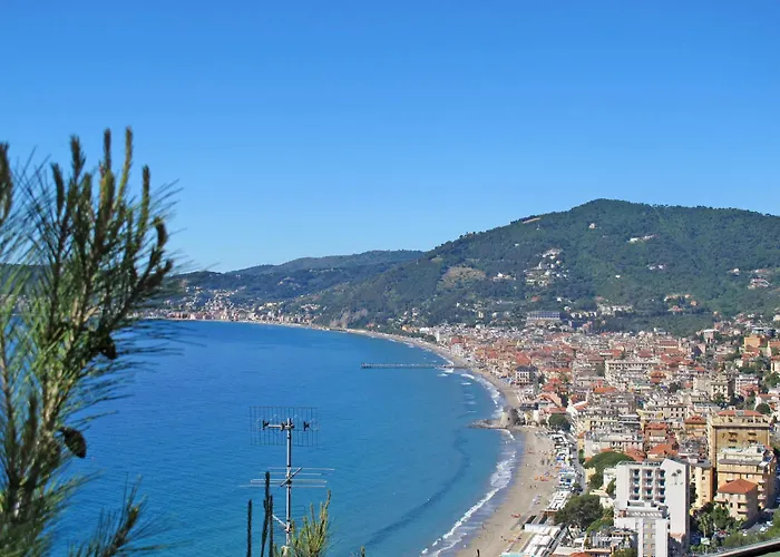 By Center And Sea By Interhome Apartamento Alassio