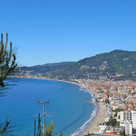 By Center And Sea By Interhome Apartamento Alassio